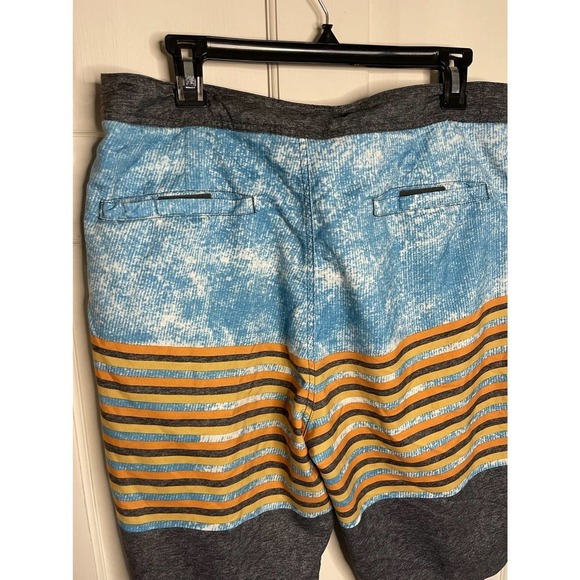 Freeworld Board Shorts Size 36 - Picture 4 of 5